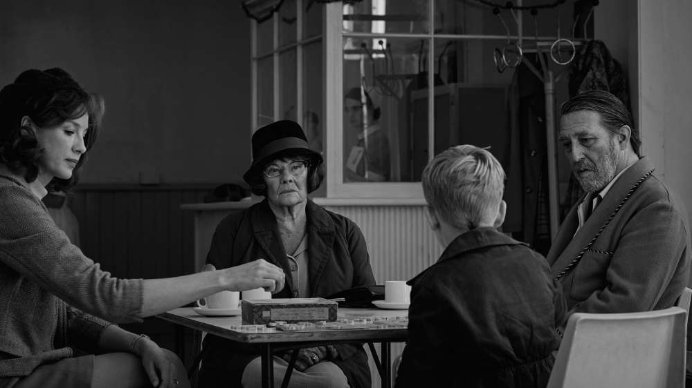 (L to R) Caitriona Balfe as "Ma", Judi Dench as "Granny", Jude Hill as "Buddy", and Ciarán Hinds as "Pop" in director Kenneth Branagh's BELFAST, a Focus Features release. Credit : Rob Youngson / ...